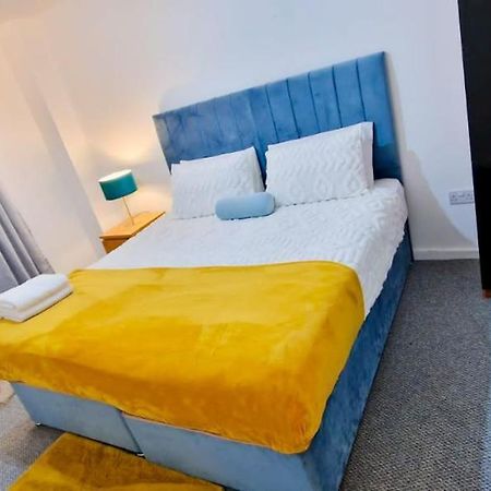 Lovely 2-bedroom apartment, FREE Parking Manchester Buitenkant foto