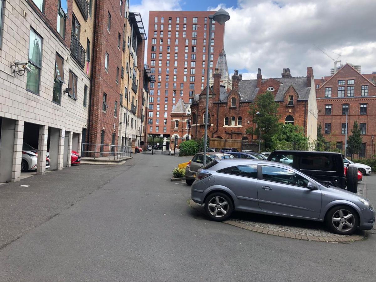 Lovely 2-bedroom apartment, FREE Parking Manchester Buitenkant foto