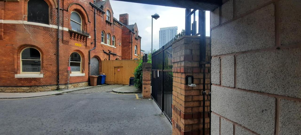 Lovely 2-bedroom apartment, FREE Parking Manchester Buitenkant foto