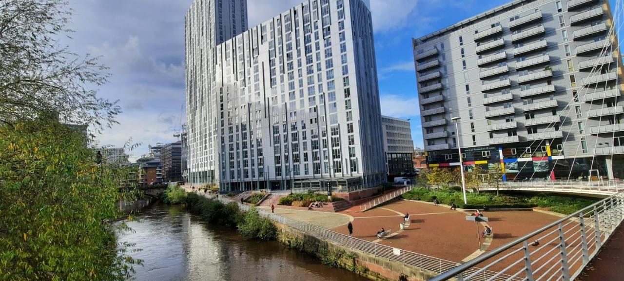 Lovely 2-bedroom apartment, FREE Parking Manchester Buitenkant foto