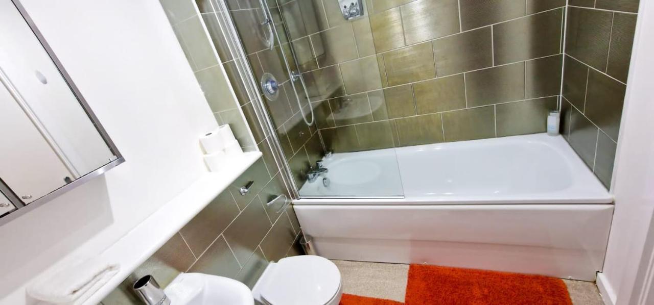 Lovely 2-bedroom apartment, FREE Parking Manchester Buitenkant foto