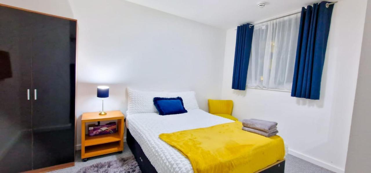 Lovely 2-bedroom apartment, FREE Parking Manchester Buitenkant foto