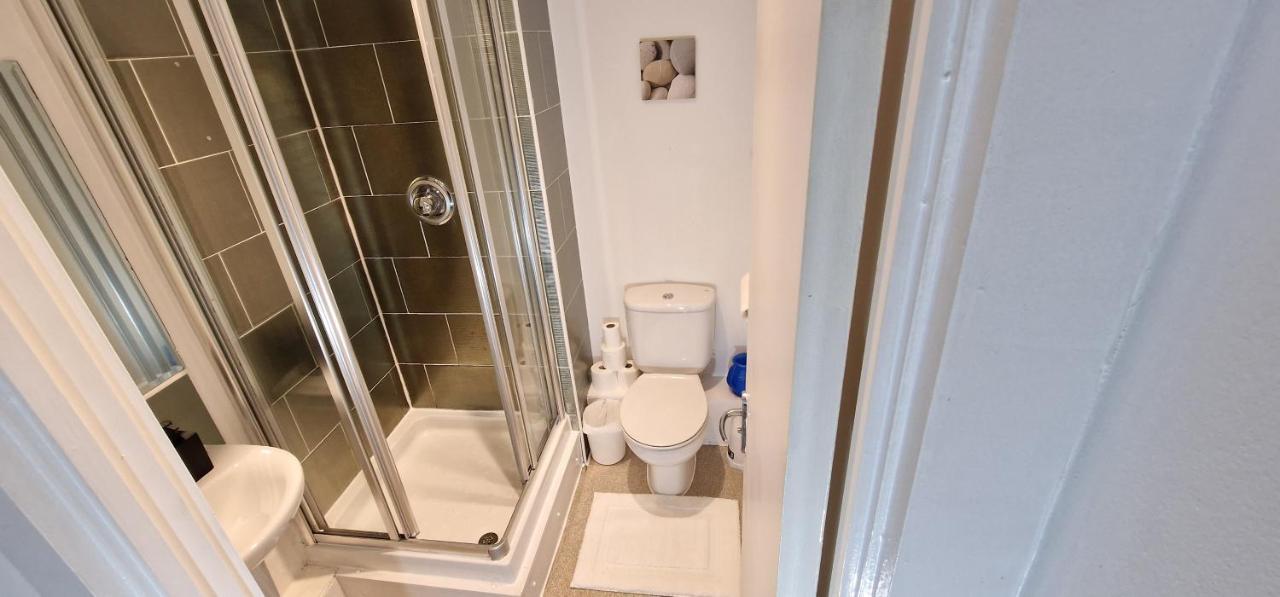 Lovely 2-bedroom apartment, FREE Parking Manchester Buitenkant foto