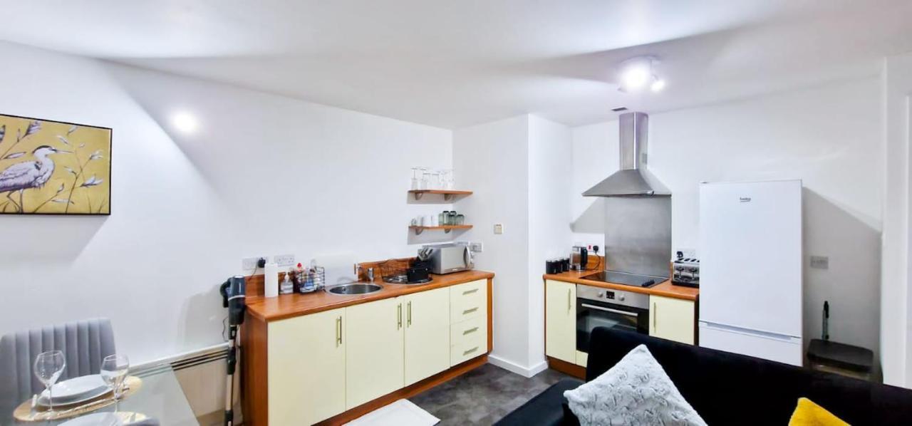 Lovely 2-bedroom apartment, FREE Parking Manchester Buitenkant foto